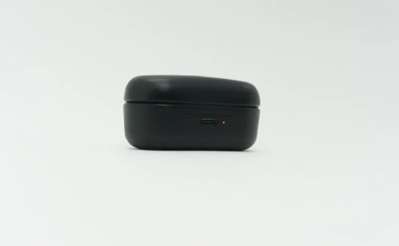 YAMAHA TW-E3A charging case, back with the USB Type-C port