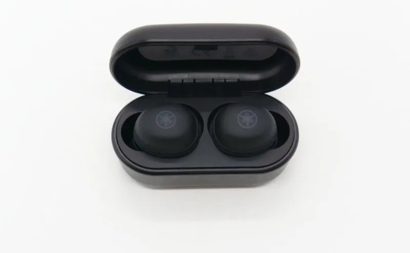 YAMAHA TW-E3A charging case opened