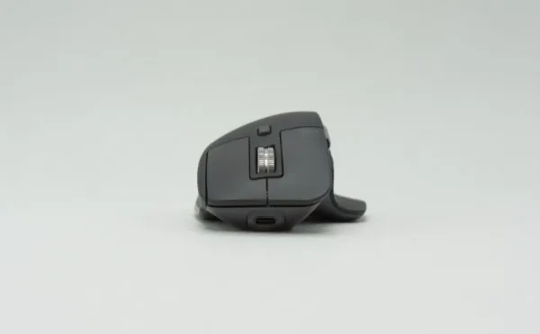 Logitech MX MASTER 3, front USB Type-C port