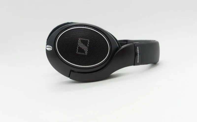 Sennheiser HD 598 SR, right side with logo