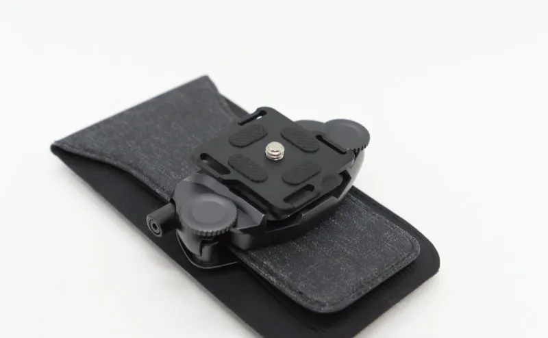 Peak Design Capture with the plate locked in