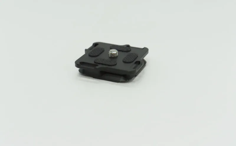 Peak Design plate from the side showing its trapezoidal base