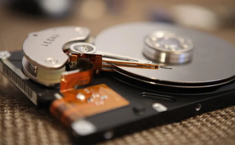 Inside an HDD — the platter and magnetic head
