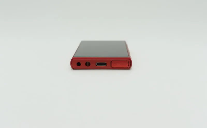 NW-A105, ports on the bottom